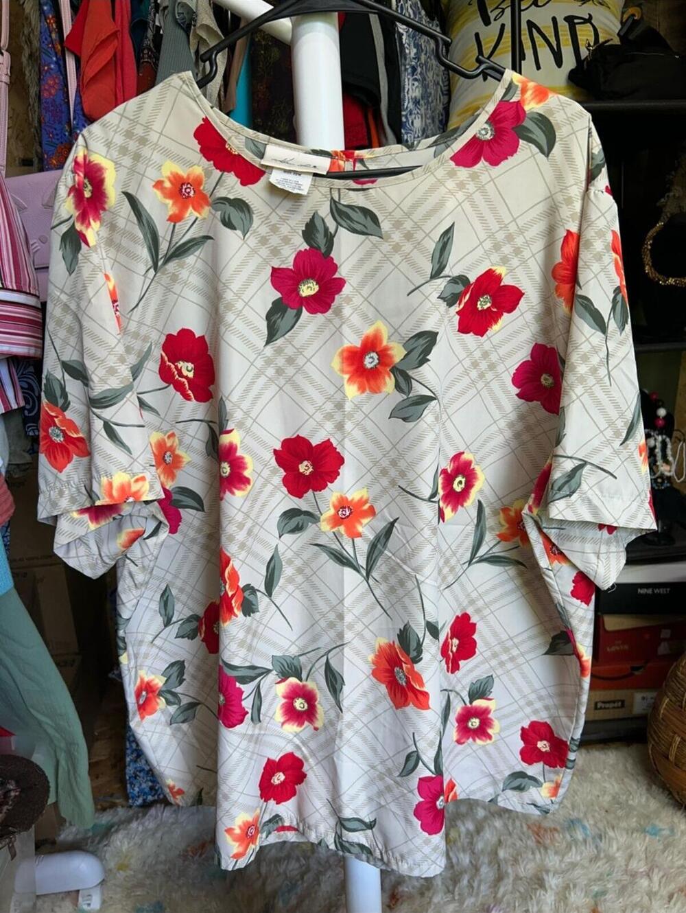 Kathie Lee Collection Cream Floral Blouse with Red & Orange Flowers Size 22W